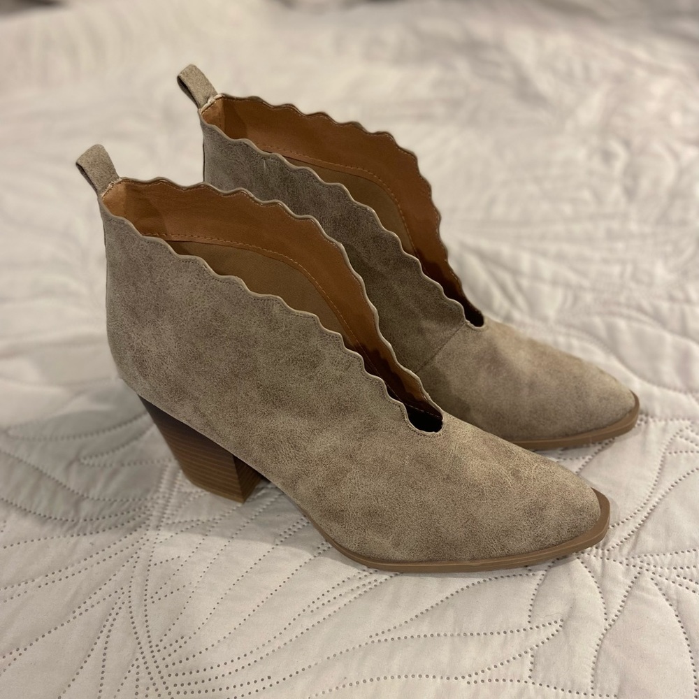 Qupid booties - SO CUTE